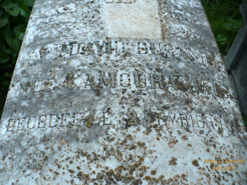 Grafsteen van JAIS Kamoura