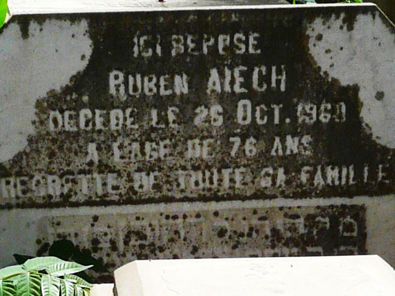 Grafsteen van AIECH Ruben