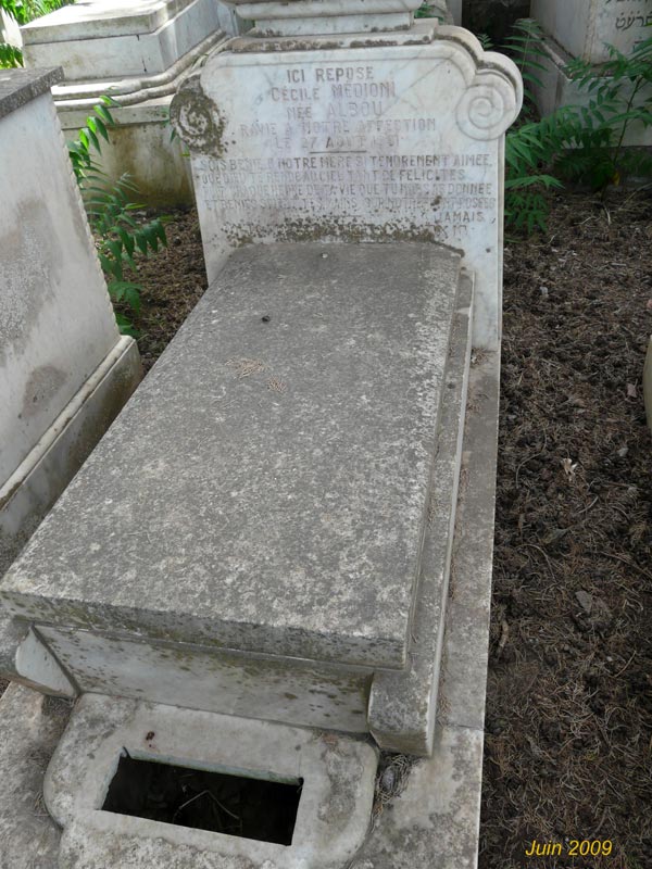 ALBOU Djiania Cécile fejfája
