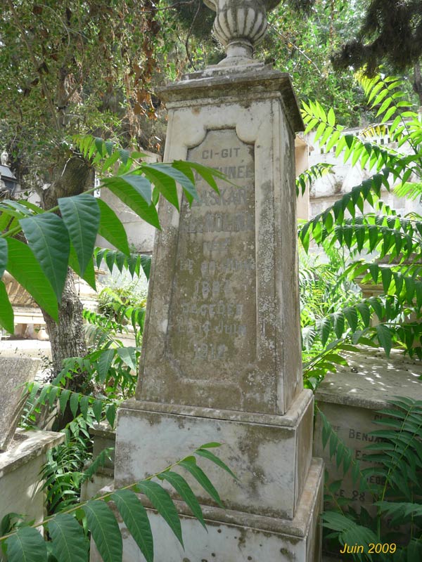 Grafsteen van MOLINA Fortunée