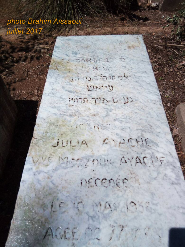 AIACHE Julia का स्मारक