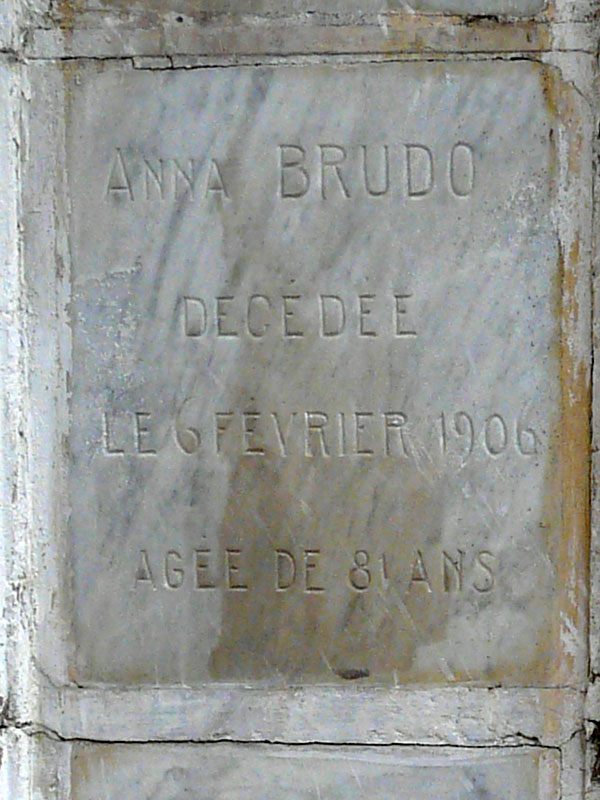 Grafsteen van BRUDO Anna
