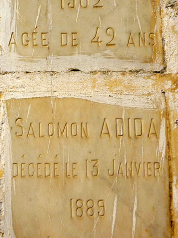 Grafsteen van ADIDA Salomon