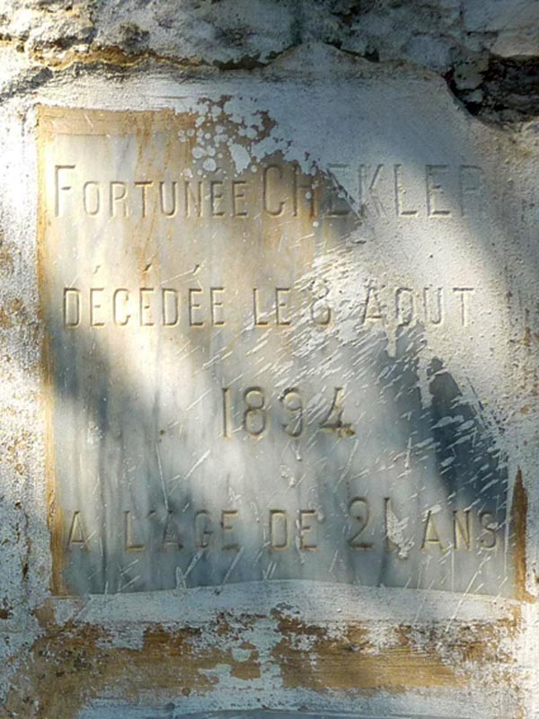 CHEKLER Fortunée का स्मारक