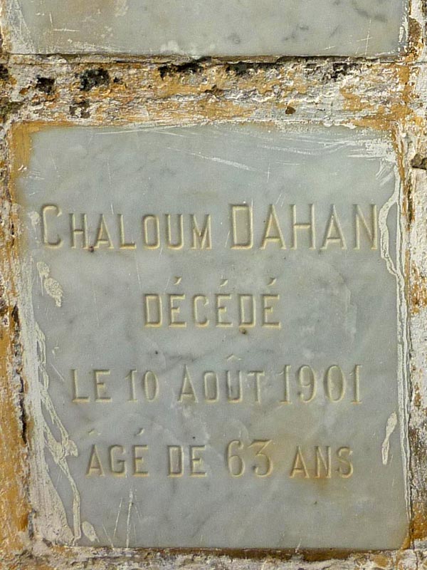Grafsteen van DAHAN Chaloum