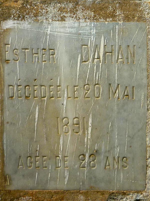 Grafsteen van DAHAN Esther
