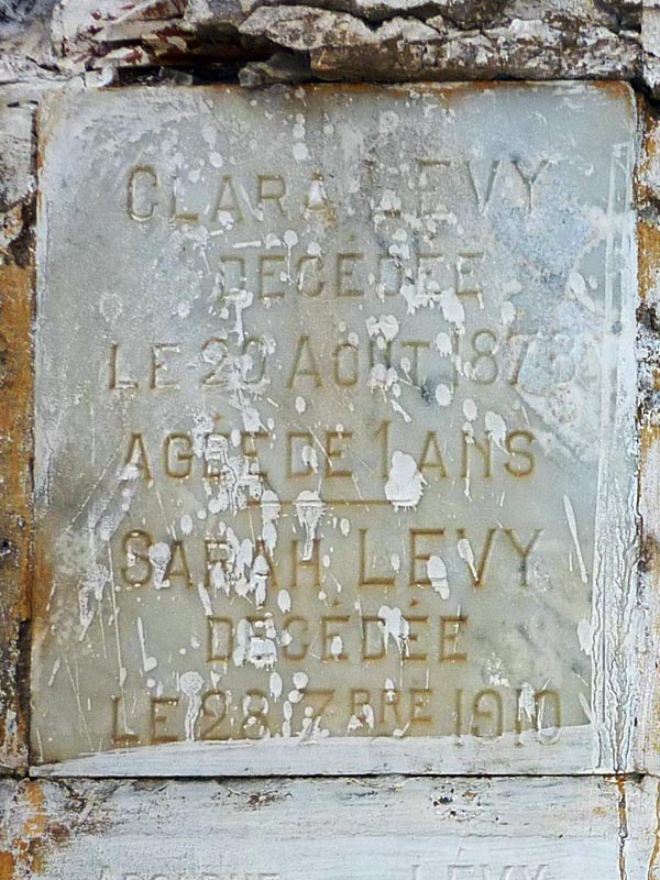 Grafsteen van LEVY Clara