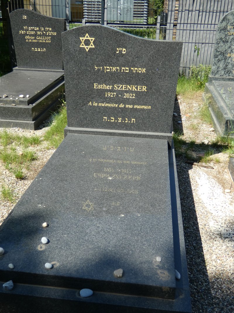 Lápide de Szenker Esther