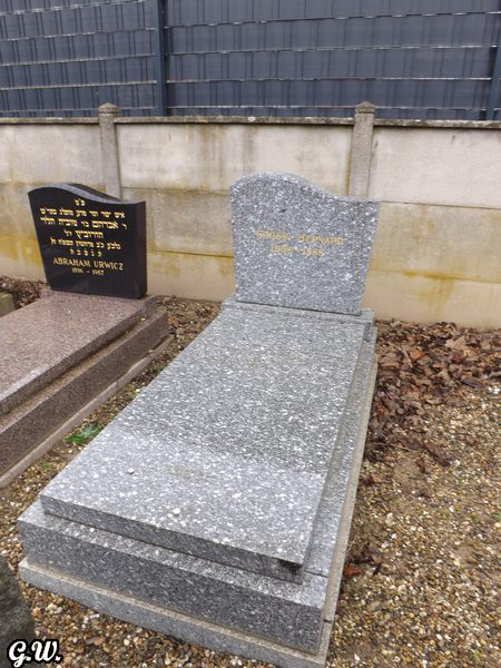Stèle de Gross Bernard