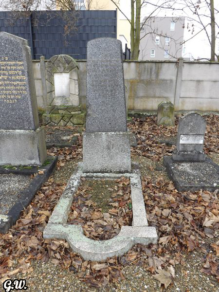 Tombstone of Katz Mirl