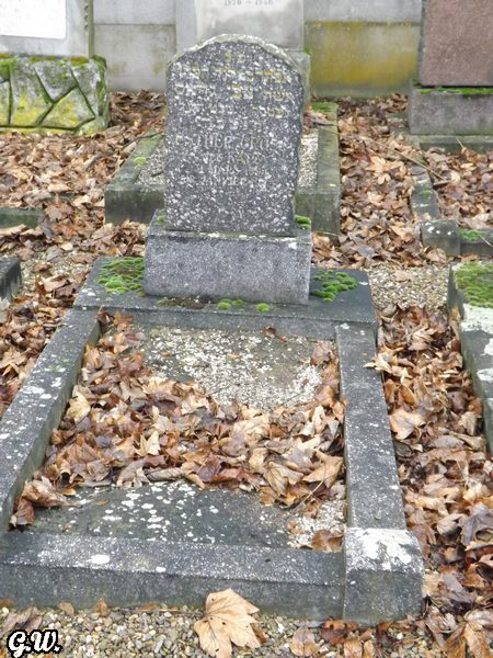 Gross Esther fejfája