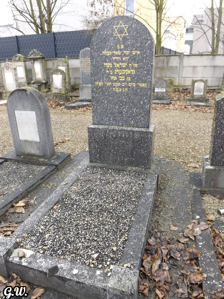 מַצֵּבה פון Glasberg Moïse Israël