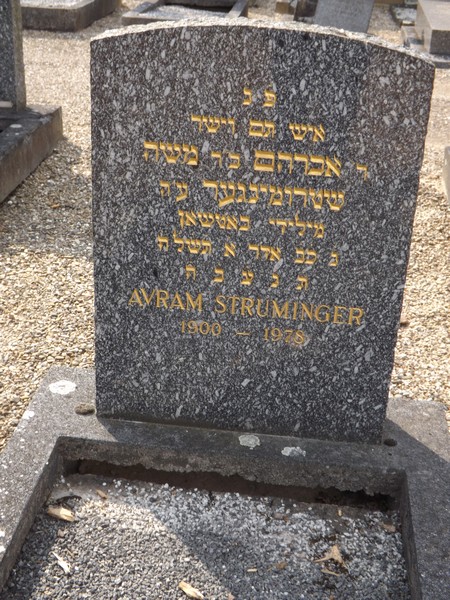 Grabstein von Struminger Avram