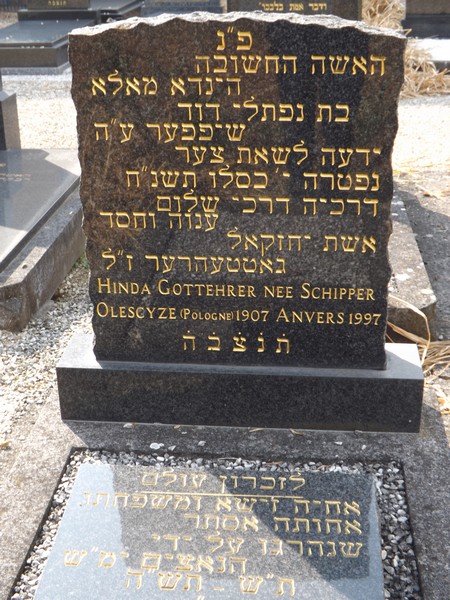 Grafsteen van Gottehrer Hinda
