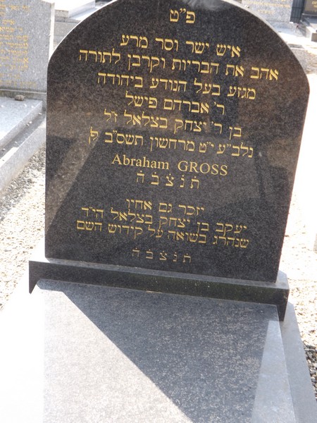 Lápide de Gross Abraham