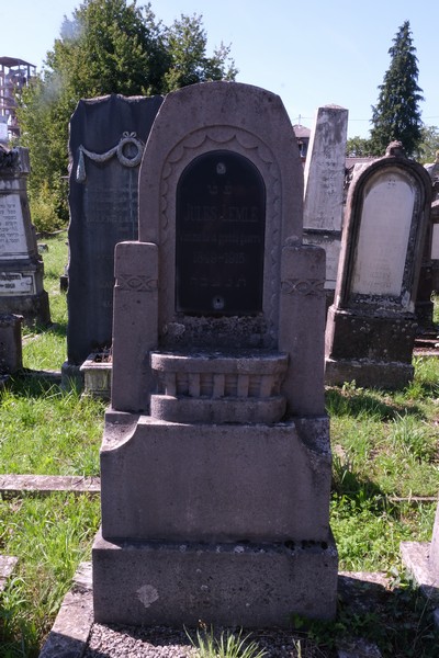 Lemlé Jules fejfája