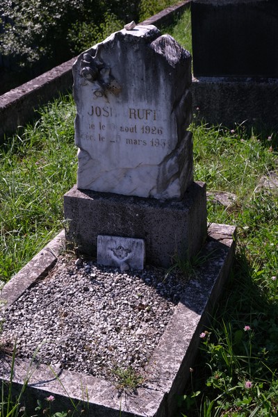 Grafsteen van Ruff José
