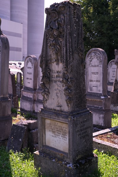 מַצֵּבה פון Bloch Elias
