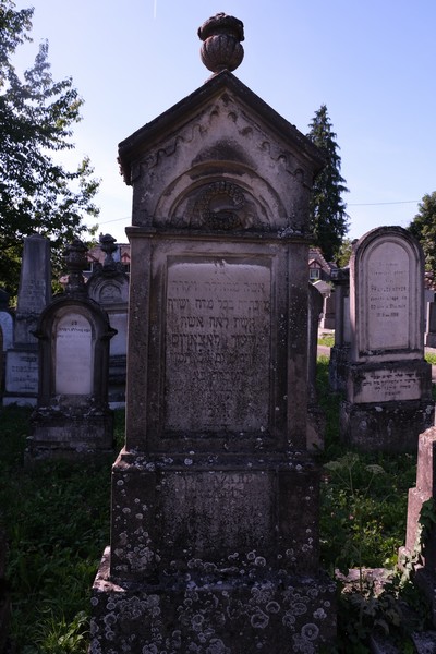 Lazarus Léa fejfája