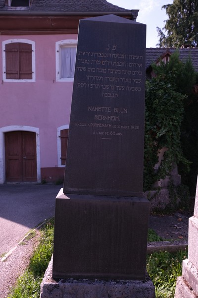 מַצֵּבה פון Blum Nanette