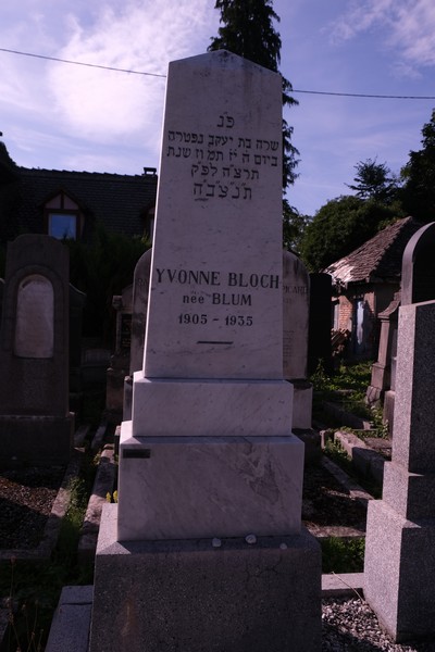 מַצֵּבה פון Bloch Yvonne