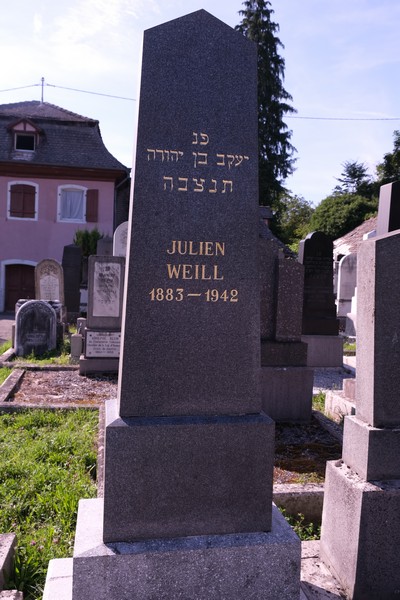 מַצֵּבה פון Weill Julien
