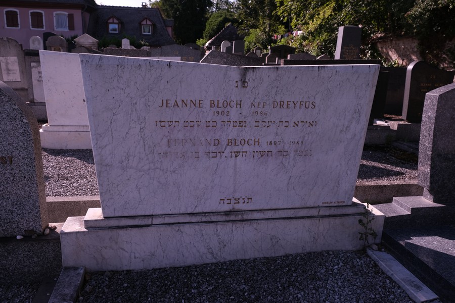 Bloch Jeanne का स्मारक