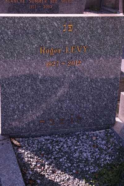 Lévy Roger का स्मारक