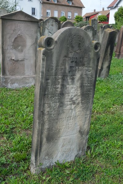 Lápide de Sternheim Fréot