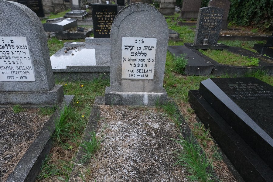 Sellam Isaac fejfája