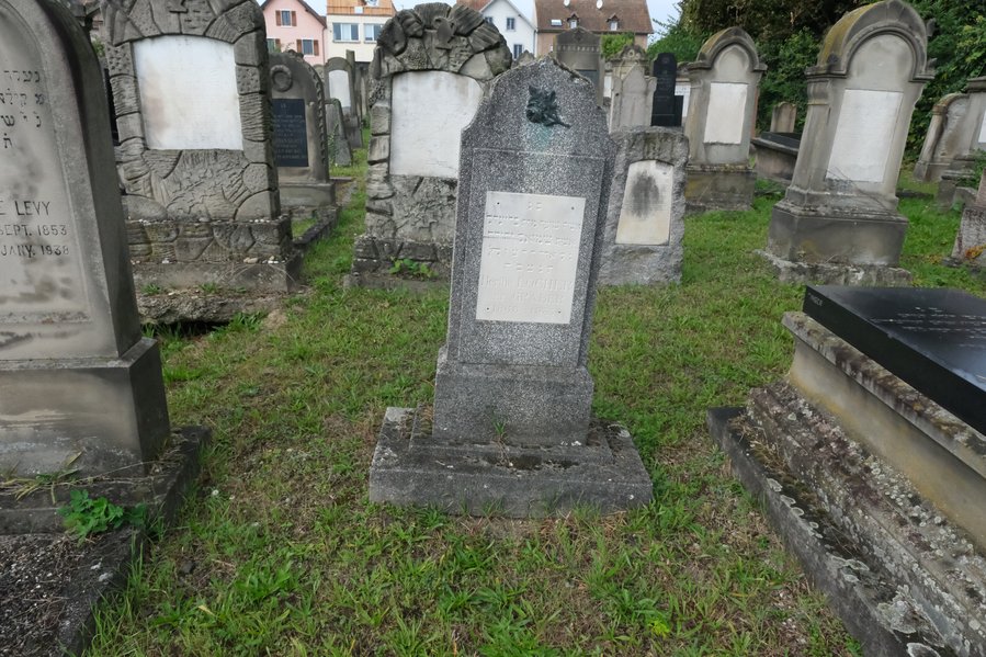 Locher Berthe fejfája