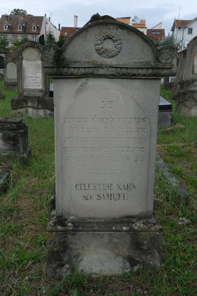 Kahn Célestine का स्मारक