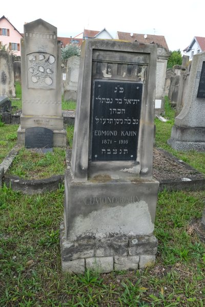 Grafsteen van Kahn Edmond