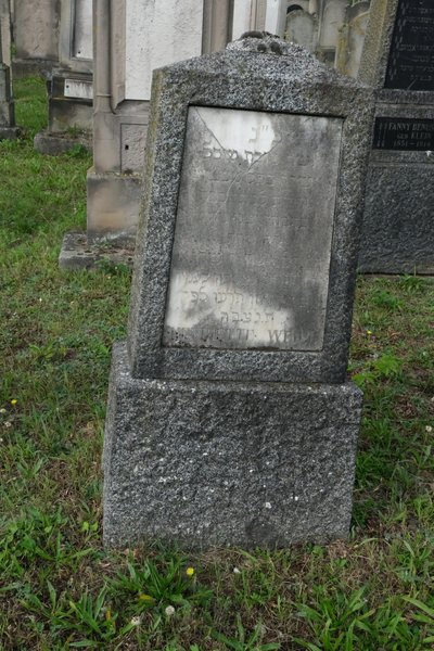 Tombstone of Weill Henriette