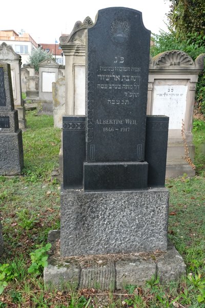Lápide de Weil Albertine