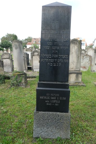 Stèle de Blum Mathilde