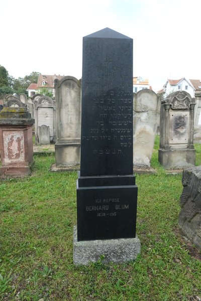 Stèle de Blum Bernard