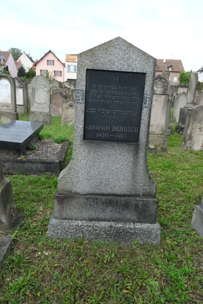 Benusch Abraham 的墓碑