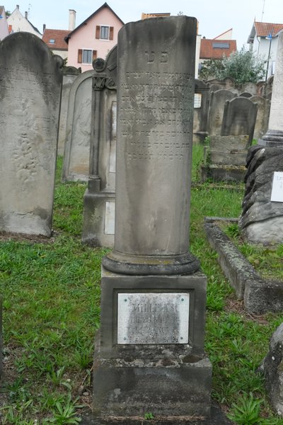 Stèle de Asch Camille