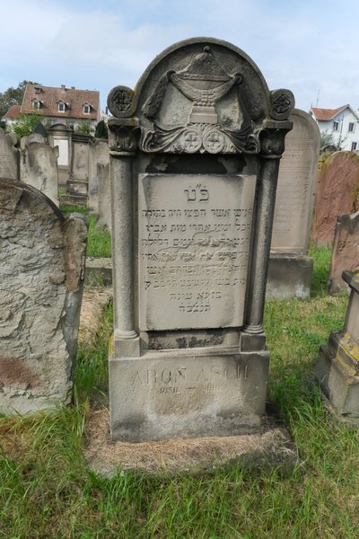 Stèle de Asch Aron