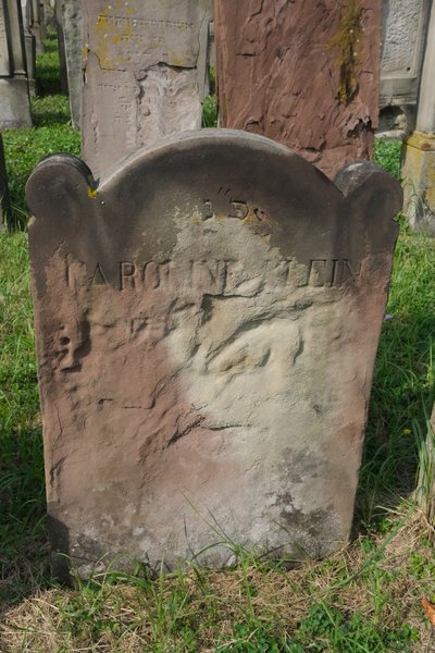 Grafsteen van Klein Caroline