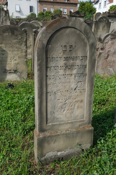 Baer Isaac का स्मारक