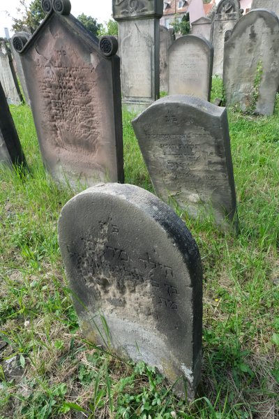 מצבת Weil Mordekhaï