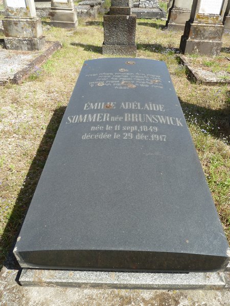 Grafsteen van Sommer Emilie