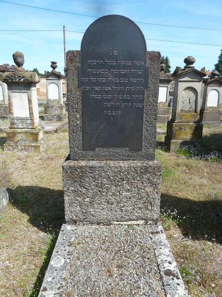 Stèle de Cahnmann Hélène
