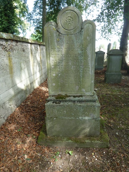 Tombstone of Kahn Johanna Henrietta
