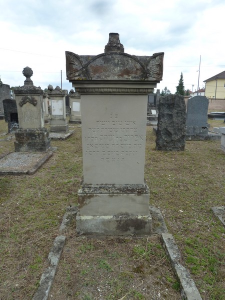 מצבת Kahn Théophile