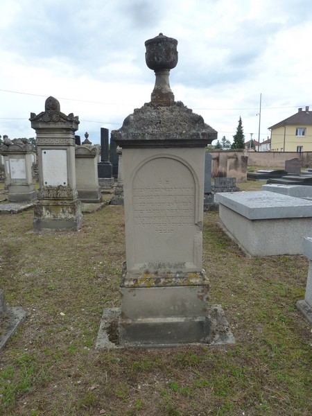 Tombstone of Lévy Jeannette