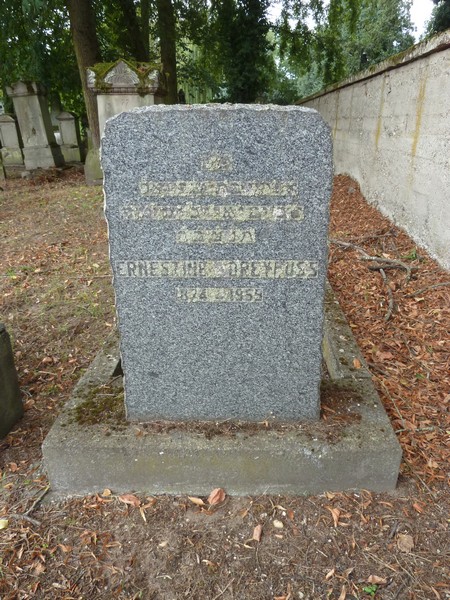 Stèle de Dreyfuss Ernestine
