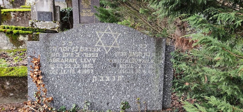 מַצֵּבה פון Lévy Abraham